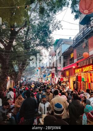 Shopping in Delhi's popular street market - Sarojini Nagar Stock Photo