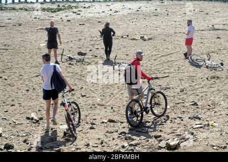 Bowling, Glasgow, Scotland, UK,18h April, 2020: UK Weather: Sunny day saw a busy Forth and Clyde canal at bowling on the firth of river clyde estuary. Stock Photo