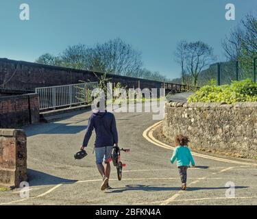 Bowling, Glasgow, Scotland, UK,18h April, 2020: UK Weather: Sunny day saw a busy Forth and Clyde canal at bowling on the firth of river clyde estuary. Stock Photo