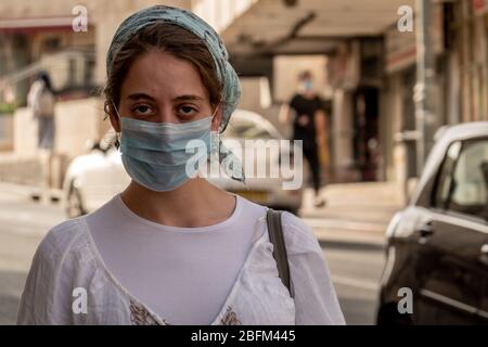 Jerusalem, Israel. 19th Apr, 2020. As an ease of the Coronavirus lockdown comes into effect allowing a wider range of businesses to open, so does a mandatory requirement to wear a face mask in public, punishable with a 200 ILS fine. 13,362 Israelis have been diagnosed with COVID-19. Death toll is 172. Credit: Nir Alon/Alamy Live News Stock Photo