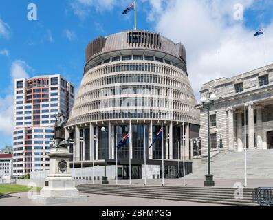 The Beehive, part of the New Zealand Parliament Buildings, with Parliament House to the right and Bowen House on left, Wellington, New Zealand Stock Photo