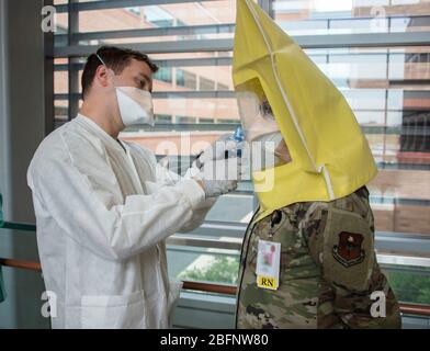 U.S. Army 1st Lt. Liston Barber, Public Health Command – Central environmental science officer, administers an N95 respirator fit test for Air Force 1st Lt. Jennifer Rossi, registered nurse, at Brooke Army Medical Center April 17, 2020 in Fort Sam Houston, Texas. Stock Photo