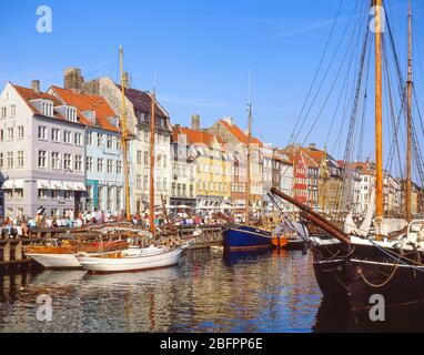 Colourful warehouses and sailing boats, Nyhaven Canal, Indre By, Copenhagen (Kobenhavn), Kingdom of Denmark Stock Photo