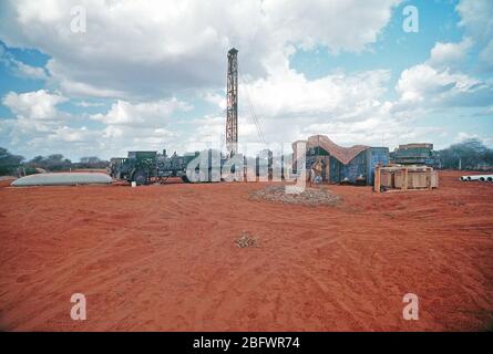1993 - A view of a water drilling rig being operated by Naval Mobile Construction Battalion 1 (NMCB-1).  The well, near Bale Dogle, is intended to supply an old Soviet air base being used by U.S. and Moroccan personnel participating in the multinational relief effort OPERATION RESTORE HOPE.