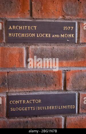 1970s Church Architecture Worship Roman Catholic Modern Red Brick Small St. Lukes Church 450 Uxbridge Rd, White City, London W12 A. J. Monk Hutchison Stock Photo