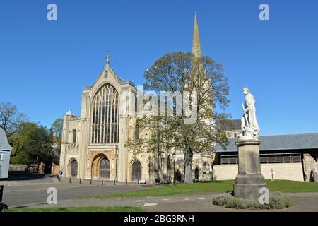 Statue of Lord Nelson in Norwich Cathedral Close, Norwich, UK Stock Photo