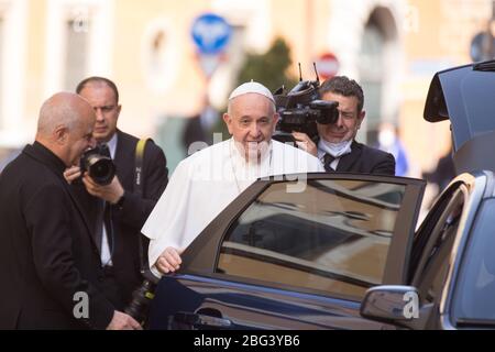 Roma, Italy. 19th Apr, 2020. (4/19/2020) Pope Francis go to the church of S. Spirito in Sassia in Rome, Italy to celebrate Mass for the feast of Divine Mercy (Photo by Matteo Nardone/Pacific Press/Sipa USA) Credit: Sipa USA/Alamy Live News Stock Photo