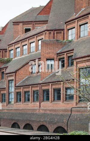 1970s Neo Vernacular Architecture Red Brick Tiles Forms Hillingdon Civic Centre, High Street, Uxbridge UB8 1UW by Andrew Derbyshire Stock Photo