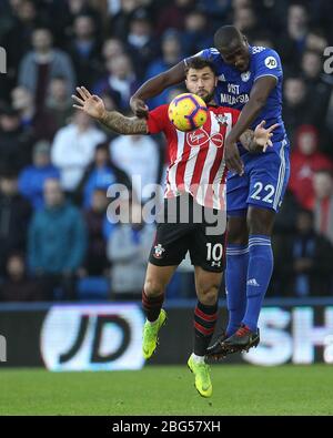 CARDIFF, WALES  Souleymane Bamba of Cardiff City contests a header with Southampton's Charlie Austin during the Premier League match between Cardiff City and Southampton at the Cardiff City Stadium, Cardiff on Saturday 8th December 2018. (Credit: Mark Fletcher | MI News) Stock Photo