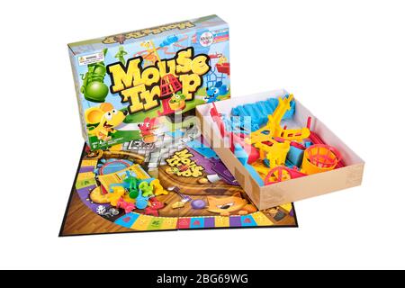 https://l450v.alamy.com/450v/2bg69wg/close-up-of-front-of-hasbro-mouse-trap-board-game-box-and-board-and-pieces-ready-to-be-assembled-2bg69wg.jpg