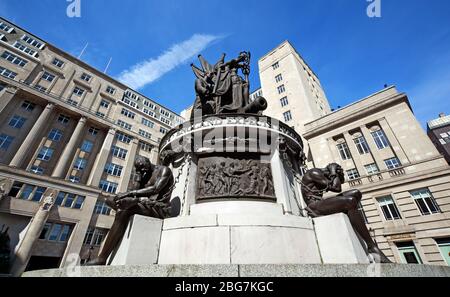 Nelson Monument,statue, at Exchange Flags, buildings,Horton House, Walker House,1 Exchange Flags, Liverpool,Merseyside, England, UK, L2 3XN Stock Photo