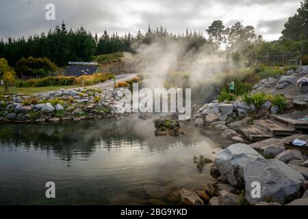 Hot water from Otumuheke Stream running into Waikato River at Spa Thermal Park, Taupo, North Island, New Zealand Stock Photo