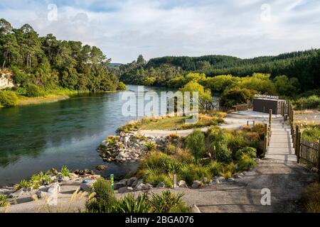 Hot water from Otumuheke Stream running into Waikato River at Spa Thermal Park, Taupo, North Island, New Zealand Stock Photo