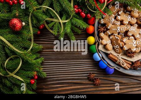 https://l450v.alamy.com/450v/2bgbhw5/flat-lay-christmas-background-of-spruce-branches-and-tray-with-gingerbread-man-cookies-on-wooden-table-2bgbhw5.jpg