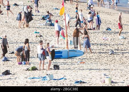 Sydney, Australia. Tuesday 21 April 2020. Coogee beach in Sydney's eastern suburbs reopened after the lockdown restrictions. Locals are allowed to swim, surf and exercise but must not sunbathe, sit on the sand or gather in groups due to COVID-19 pandemic. Credit Paul Lovelace/Alamy Live News. Stock Photo