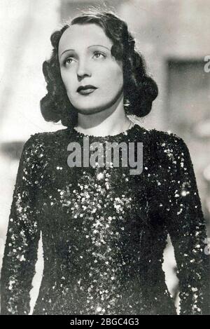 Edith Piaf (1915 - 1963), French cabaret singer, songwriter Edith Piaf (1915 - 1963), French cabaret singer, songwriter