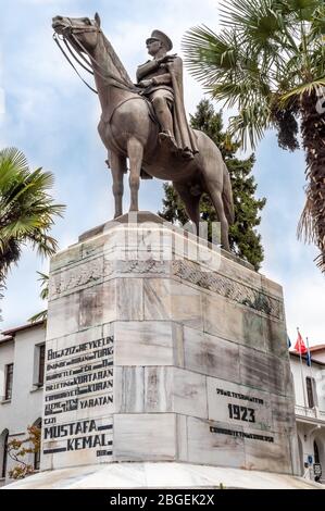 Bursa, Turkey - August 14, 2019: Bronze memorial statue of Mustafa Kemal Ataturk, the founder of modern Turkish Republic, successor of the Ottoman Emp Stock Photo