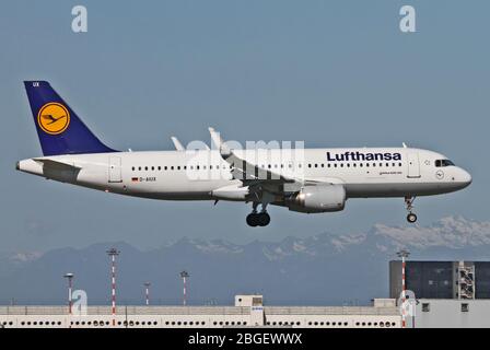 D-AIUX Lufthansa Airbus A320-214(WL) at Malpensa (MXP / LIMC), Milan, Italy