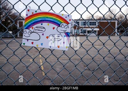 Montreal, Quebec, Canada. April 21st, 2020. Rainbow messages of hope by students and teachers on St-Fabien elementary school in the east end of the city. After hinting last week that schools in the province could reopen on May 4th, the Premier has announced Quebec's schools will not be re-opening at this time as planned. The initial proposal had created great concerns within groups of parents and teachers, with a petition requesting to delay opening until September gathering over 180,000 names in just a few days. Credit: meanderingemu/Alamy Live News Stock Photo