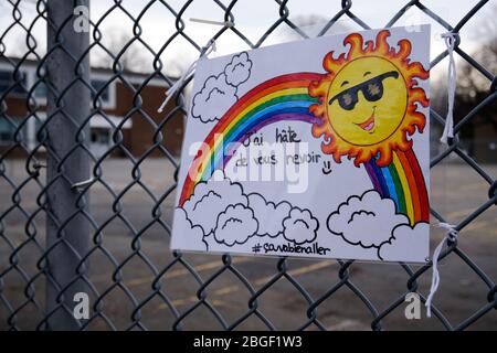 Montreal, Quebec, Canada. April 21st, 2020. Rainbow messages of hope by students and teachers on St-Fabien elementary school in the east end of the city. After hinting last week that schools in the province could reopen on May 4th, the Premier has announced Quebec's schools will not be re-opening at this time as planned. The initial proposal had created great concerns within groups of parents and teachers, with a petition requesting to delay opening until September gathering over 180,000 names in just a few days. Credit: meanderingemu/Alamy Live News Stock Photo