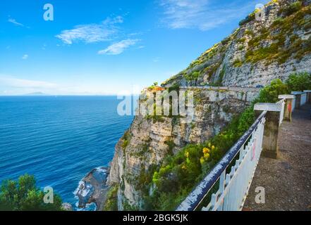 A villa and upscale resort sit high on a steep cliff over the mediterranean sea on the Amalfi coast near Sorrento, Italy Stock Photo