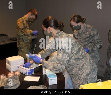 https://l450v.alamy.com/450v/2bgkfn5/airmen-from-the-illinois-air-national-guards-182nd-airlift-wing-prepare-personal-hygiene-kits-while-serving-in-a-logistics-support-role-at-an-alternate-care-facility-for-covid-19-patients-in-schaumburg-ill-april-16-2020-us-air-national-guard-photo-by-todd-a-pendleton-2bgkfn5.jpg