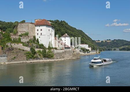 Veste Niederhaus with excursion boat on the Danube, Passau, Lower Bavaria, Bavaria, Germany Stock Photo
