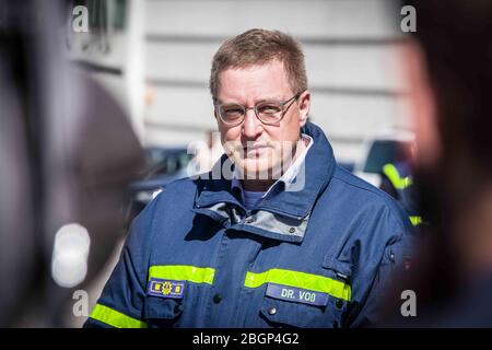 Neubiberg Bei Muenchen, Bavaria, Germany. 22nd Apr, 2020. Dr. Voss of the Technisches Hilfswerk Starnberg. Stock Photo