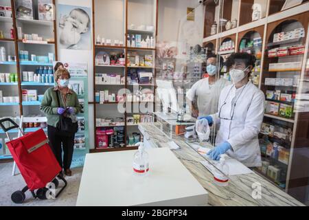 April 22, 2020: 22 April 2020 (Malaga) Pharmacy takes hygiene and safety measures in malaga during the coronavirus crisis Credit: Lorenzo Carnero/ZUMA Wire/Alamy Live News Stock Photo