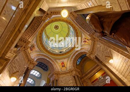 The Kentucky State Capitol Building; 1910, interior dome, 180 feet high, highly decorative, murals, rotunda arches, chandeliers, large, neoclassical B Stock Photo