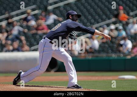 Guillermo Moscoso pitcher abridor por Colorado..Partido de la MLB Rockies  de Colorado vs Padres de San Diego en el Kino Veterans Memorial Stadium  Stock Photo - Alamy