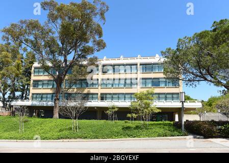 IRIVNE, CALIFORNIA - 21 APRIL 2020:  Steinhaus Hall on the campus of the University of California Irvine, UCI. Stock Photo