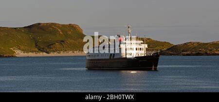 HEBRIDEAN PRINCESS approaching her overnight anchorage in the Sound of Vatersay (Caolas Bhatarsaig), off VATERSAY, OUTER HEBRIDES, SCOTLAND Stock Photo