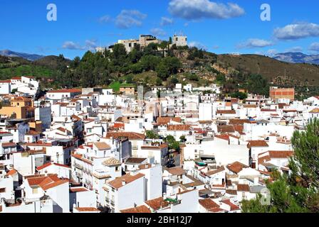 General view of the town with Monda Castle Hotel on the hilltop, Monda, Spain, Malaga Province, Andalucia, Spain, Europe. Stock Photo