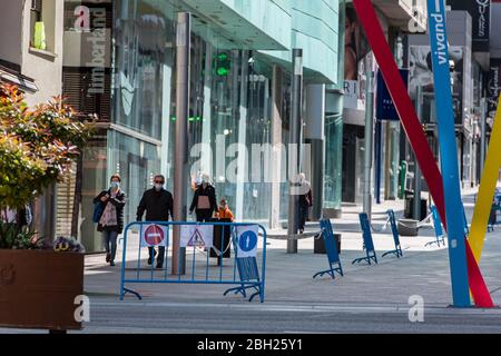 Escaldes Engordany, Andorra : 2020 April 23 : People the street In Escaldes Engordany all closed due to confinement by the COVID-19 virus, in the afte Stock Photo