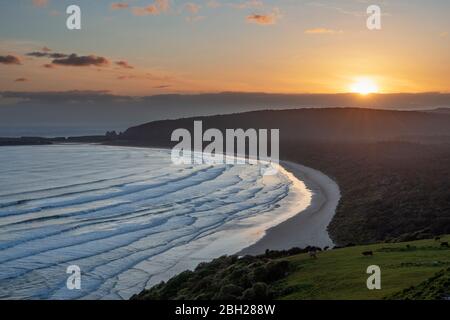 New Zealand, Otago, Tautuku Beach seen from Florence Hill Lookout at sunset Stock Photo