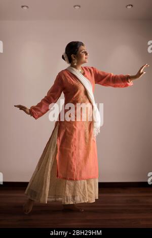 Kathak Dance Costume Lucknow Gharana Design 5 - bharatanatyam world