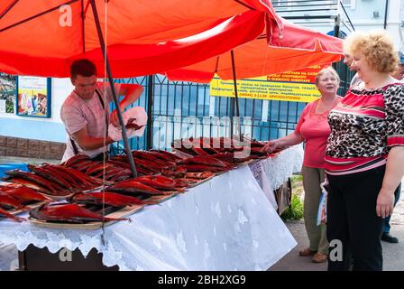 Myshkin, Yaroslavl Region, Russia, August 01, 2013. Berth of the city of Myshkin. Selling delicious Volga smoked fish. Stock Photo