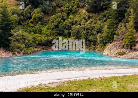 rystal clear turquoise glacier fresh water flowing at the bend of Rakaia River at Rakaia Gorge Valley, Canterbury, New Zealand Stock Photo