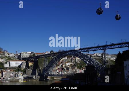 The historic double deck metal arch Ponte Luis I spanning the steep-sided valley of the river Douro in Porto, Portugal, with cable cars above Stock Photo