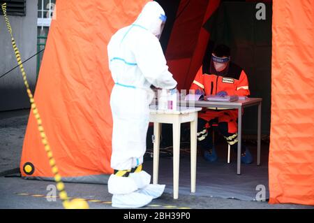 Warsaw, Poland, April 23, 2020: Warsaw during COVID-19 epidemic, coronavirus testing point in front of the hospital Stock Photo