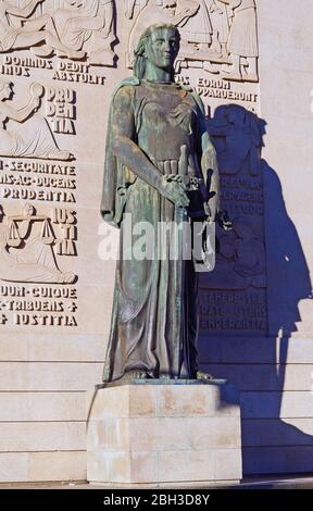 Bronze statue of Justice, in front of the Palácio da Justiça, Palace of Justice, Porto, Portugal, sculptor Leopoldo de Almeida, of Themis, or Justice Stock Photo