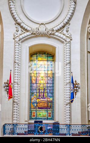 Annapolis, Maryland, USA. 9th Aug, 2019. The United States Naval Academy Chapel photographed Friday, August 9, 2019 in Annapolis, Maryland. The Chapel is one of two houses of worship on the grounds of the Navy's service academy. Protestant and Catholic services are held there. The Naval Academy Chapel is a focal point of the Academy and the city of Annapolis. The chapel is an important feature which led to the Academy being designated a National Historic Landmark in 1961. It was designed by Ernest Flagg and the cornerstone was laid in 1904 by Admiral George Dewey and the dedication of the Cha Stock Photo