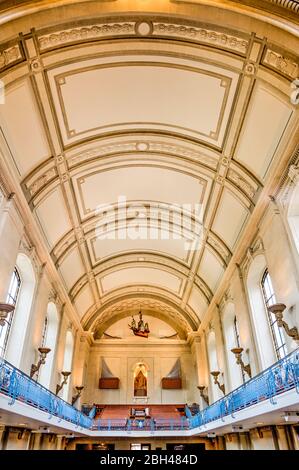 Annapolis, Maryland, USA. 9th Aug, 2019. The United States Naval Academy Chapel photographed Friday, August 9, 2019 in Annapolis, Maryland. The Chapel is one of two houses of worship on the grounds of the Navy's service academy. Protestant and Catholic services are held there. The Naval Academy Chapel is a focal point of the Academy and the city of Annapolis. The chapel is an important feature which led to the Academy being designated a National Historic Landmark in 1961. It was designed by Ernest Flagg and the cornerstone was laid in 1904 by Admiral George Dewey and the dedication of the Cha Stock Photo