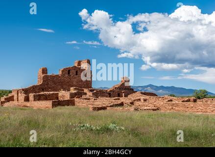 Abó Mission Church ruins at Salinas Pueblo Missions National Monument near the Manzano Mountains, Mountainair, New Mexico, USA. Stock Photo