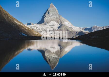 Matterhorn mountain and lake in Valais, Switzerland Stock Photo
