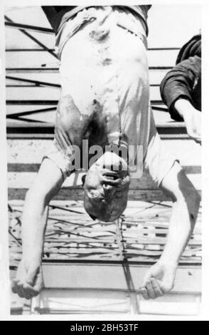1945 , 28 april , Milano , ITALY: The fascist Duce BENITO MUSSOLINI corps exposed in Piazza Loreto .  Photo by US Army Photo Office . - ritratto - portrait -  DEAD - MORTO - DEATH - MORTE - POLITICA - POLITICO -  ITALIA - POLITIC - portrait - ITALY - FASCISMO - FASCISM - FASCISTA - FASCIST - LIBERAZIONE - RESTISTENZA - GUERRA DI LIBERAZIONE - military -  militare  - WWII - SECONDA GUERRA MONDIALE - 2nd - ITALIA - post mortem - cadaveri - cadavere ----  Archivio GBB Stock Photo
