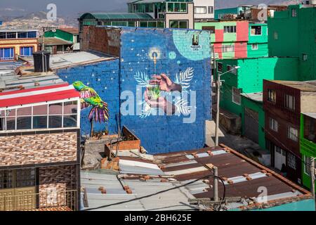 Bogota, Kolumbien - 03. January 2020: Comuna El Paraiso-Tour mit der Seilbahn. The cable supply is used as a primary transport system by 700,000 locat Stock Photo