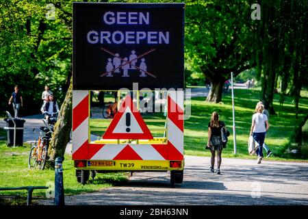 Rotterdam, Netherlands. 23rd Apr, 2020. ROTTERDAM - No groups says the sign Crowds in a park because of the nice weather ROBIN UTRECHT stay at home no groups keep 1.5 meters away matrix signsThe Dutch government ordered closure of public facilities and advised people to stay home in an attempt to control the spread of the COVID-19 Coronavirus. Credit: SOPA Images Limited/Alamy Live News Stock Photo