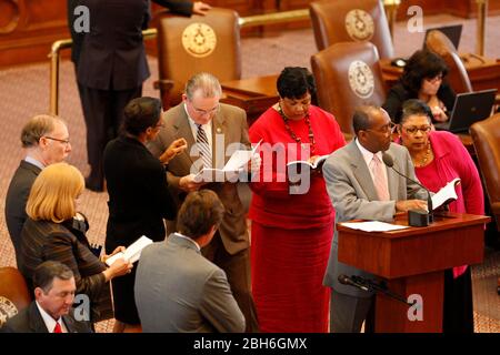 Austin, Texas USA, June 1, 2009: The final day of Texas' 81st Legislative Session in the House chamber showing Democratic members researching a point of order against consideration of a resolution pending on the floor.    ©Bob Daemmrich Stock Photo